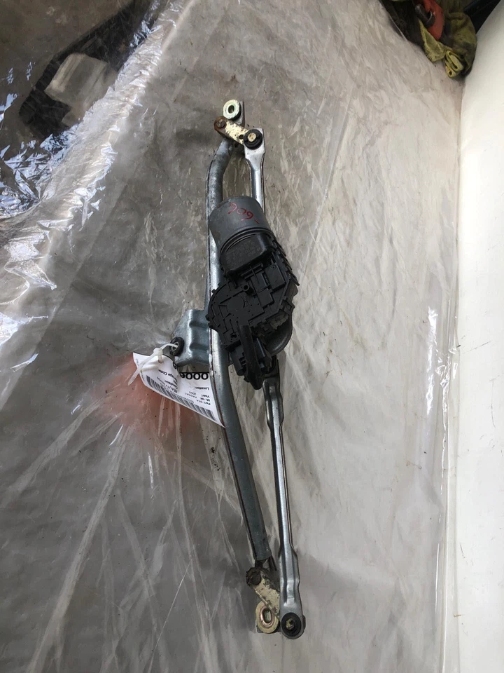 2001 - 2005 VOLKSWAGEN PASSAT GLS стеклоочиститель коробка передач с двигателем - Изображение 4 из 4