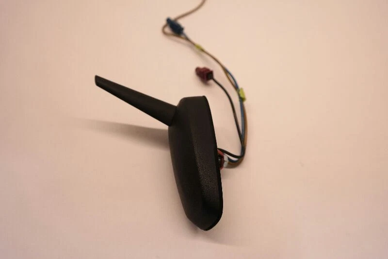 Antena de aleta de tiburón radio Chevrolet Malibu 2004-2009 Foto 4 de 4