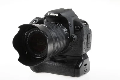 CANON EOS 700D mit EF-S 18-55mm f/3,5-5,6 IS STM - SNr: 083031029109 - Bild 1 von 4