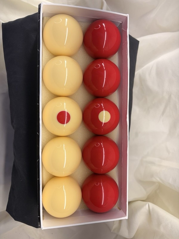 Vintage, rare, snooker bakelite Red & White Bumper Pool Billiard Balls Set NEW
