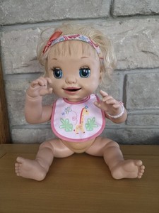 Poupée interactive bébé bébé Hasbro 2010 - France