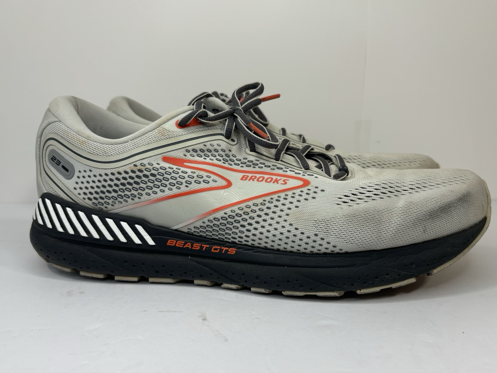 Brooks Beast GTS 23 Grey Scarlet - Size 12.5 Running Shoes