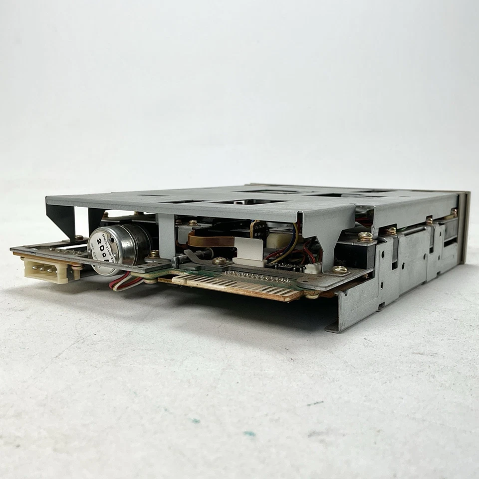 Unidade de disquete interna Newtronics Mitsumi D509V3 5,25 polegadas - Funcionamento testado - Imagem 3 de 4