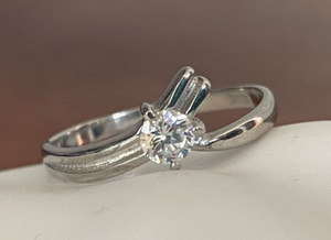 Vintage silver tone dainty crystal criss cross unique Statement Ring 6