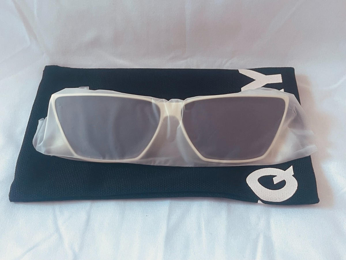 Quay Bad Habit Sunglasses. Bone/white Frame. Smoke Lens. BAD HABIT Narrow Cat Eye Sunglasses – QUAY main image 4