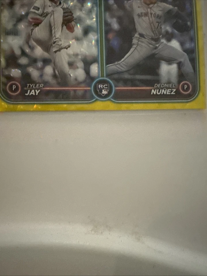Actualización Topps 2024 Tyler Jay and Dedneil Núñez US82 RC amarillo agrietado/50 Mets Foto 3 de 4