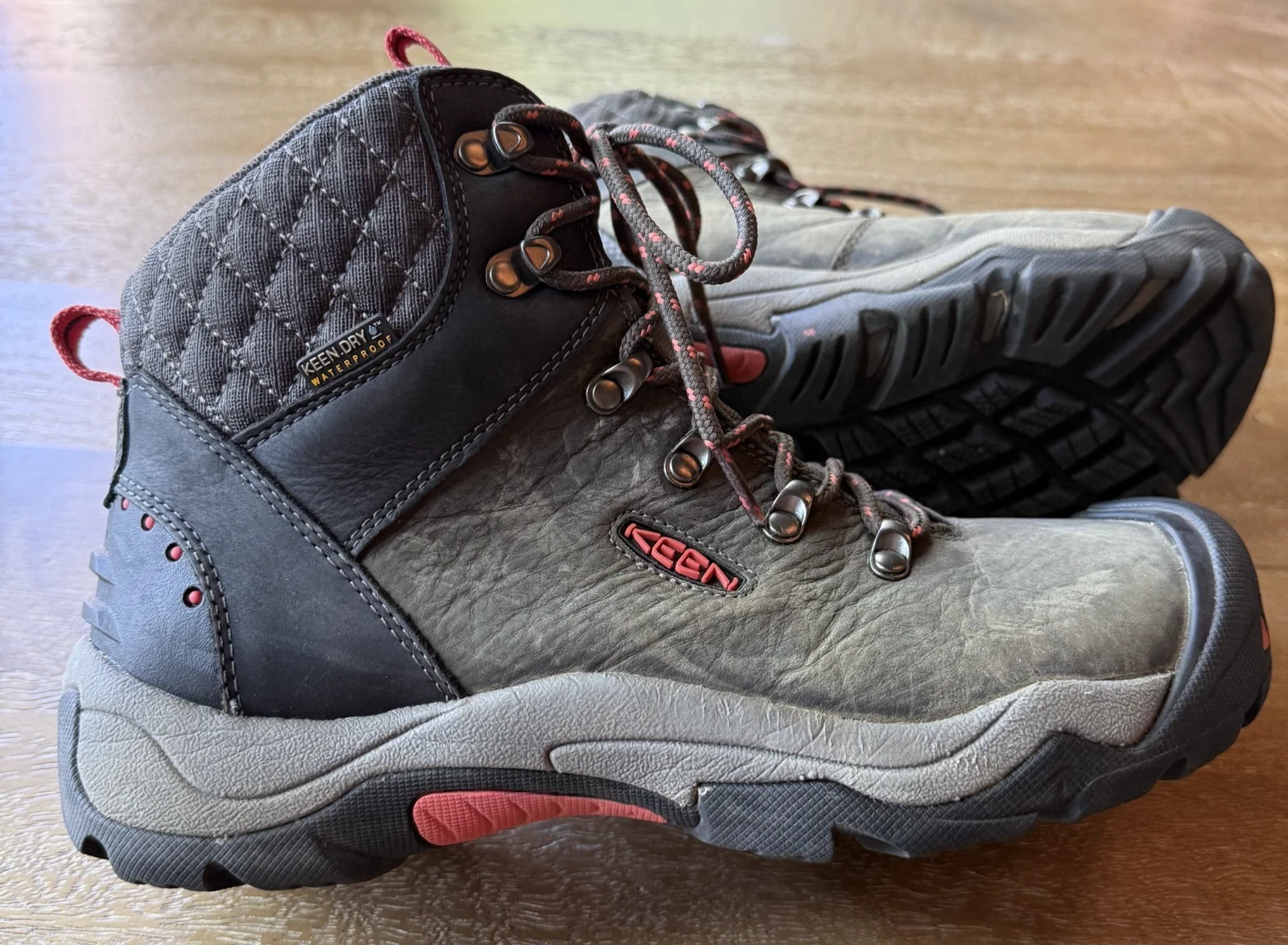 KEEN Shellback Women's Waterproof Thermal Insole Boots Hiking Camping US Size 9