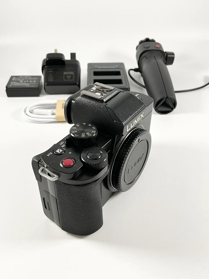 Panasonic LUMIX DC-G100 20.3MP Mirrorless Camera - (Body Only) - Good Condition, photo 2 of 5