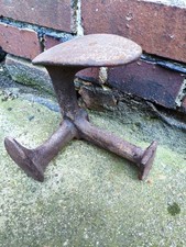 Alter Schuster Schuhmacher Amboss Dreibein gusseisen Industriedesign Deko Loft