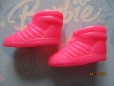 BARBIE DOLL / PAIR OF SHOES: BOOTS, PUMPS ....... (2217)