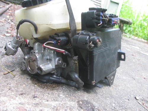 98-00 LEXUS GS300 ABS MODULE AND HOUSING - Picture 5 of 7
