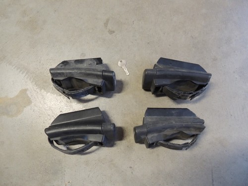 Set of 4 Thule 450 Crossroads Towers For SquareBars w/ Lock Cores and Key