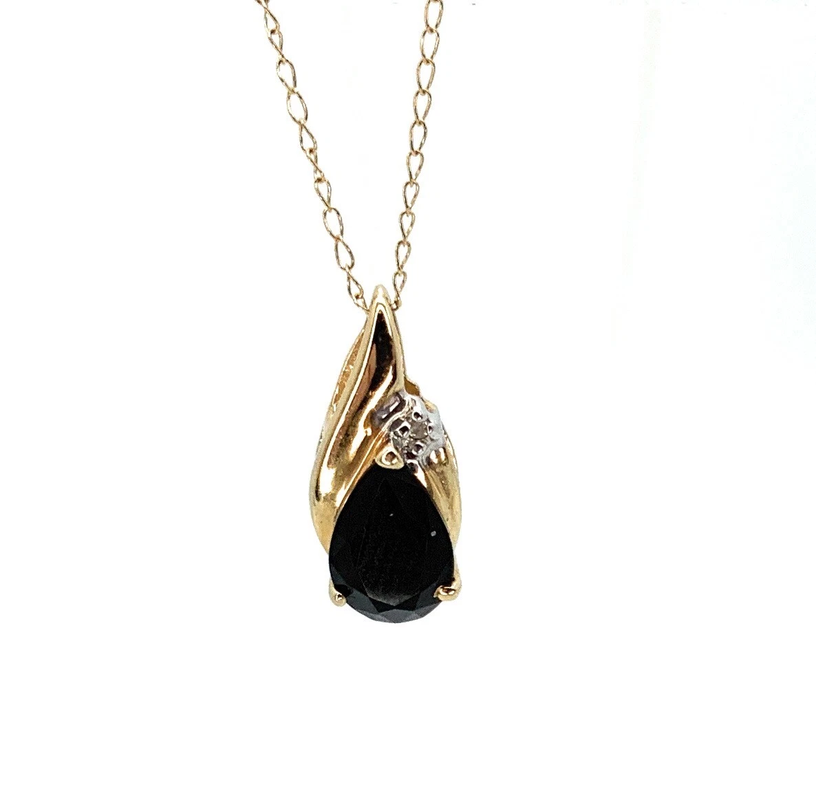 Gold 2024 onyx pendant