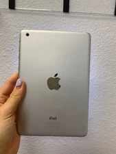 Apple iPad mini 1st Generation. 16GB, Wi-Fi, 7.9 in - White & Silver