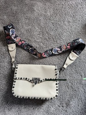 Valentino Garavani Rockstud Schultertasche mit besticktem Gurt - Beige