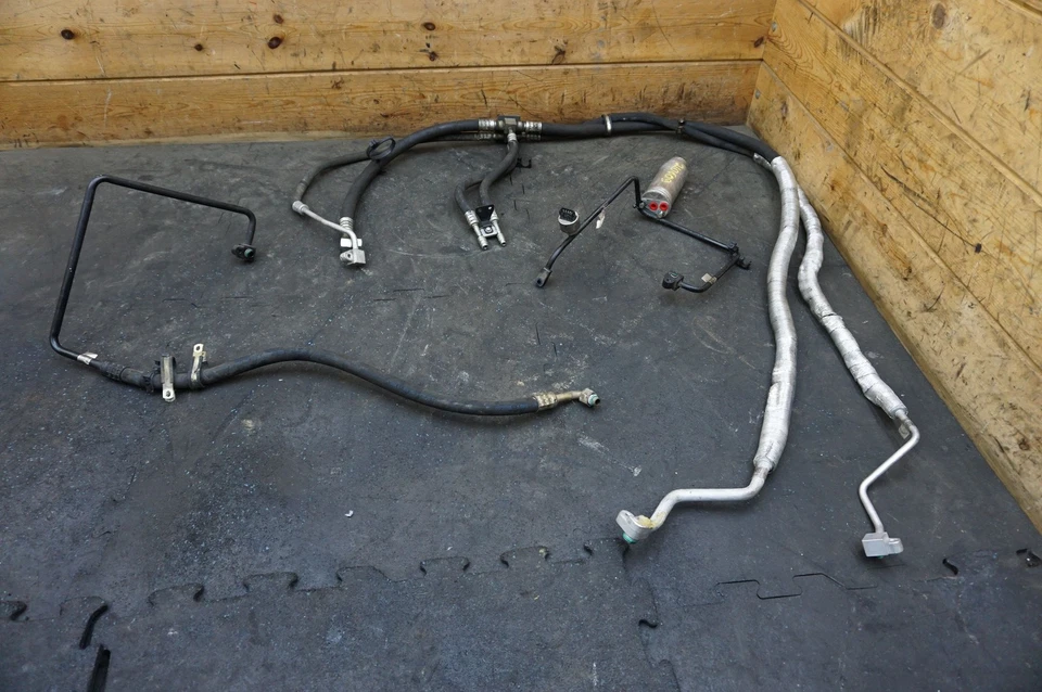 Juego de secador de tubería de manguera de aire acondicionado 81607300 Ferrari 612 Scaglietti Foto 2 de 4