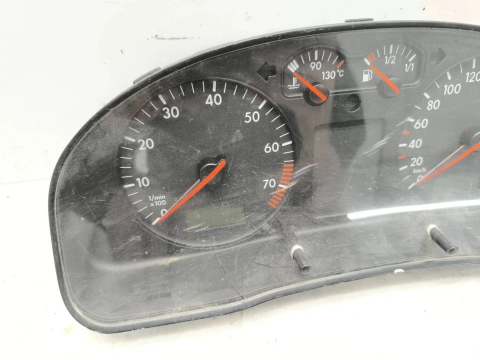 Volkswagen PASSAT B5 1.8i 1997 LHD Strumento Di Misura Tachimetro 3B0919861BX Foto 3 de 4