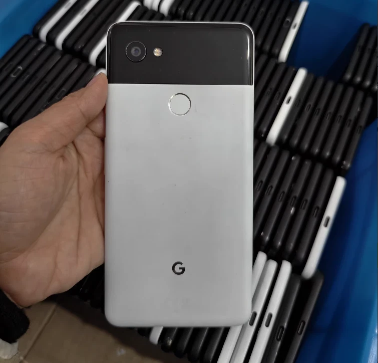 Google Pixel 2XL G011C Cellphone (64GB 128GB ) Unlocked SingleSIM Black/White - Image 2 of 4