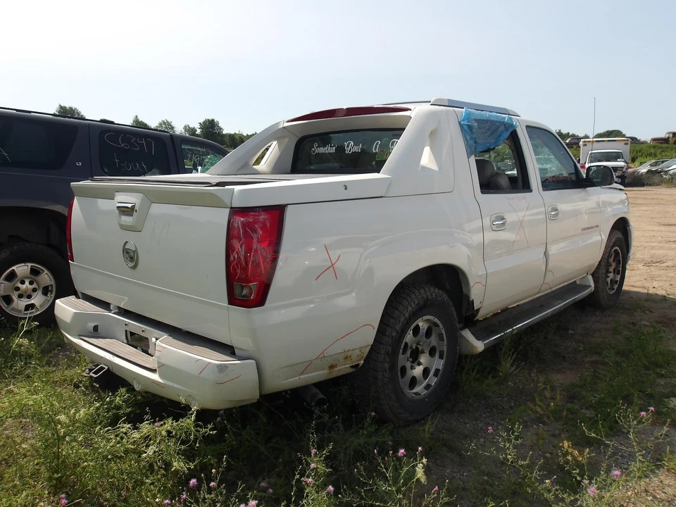 Used Front Upper Upper Control Arm Front fits: 2003 Cadillac Escalade ext 7300 G - Image 4 of 4