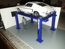 1:18th Scale 4 Post Car Lift for Diorama /Show Case Blue