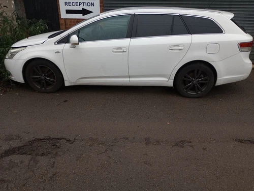 Toyota Avensis Estate 2.2 D-Cat Auto - spares or repair - Picture 7 of 11