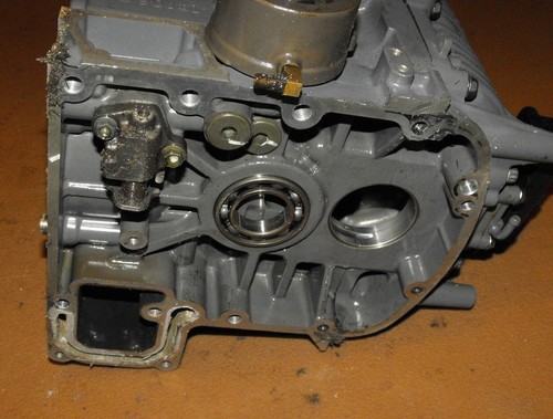 Johnson Evinrude Suzuki 140 HP Cylinder Block ASSY PN 11300-92J00 Fits 2002+ - Picture 2 of 12