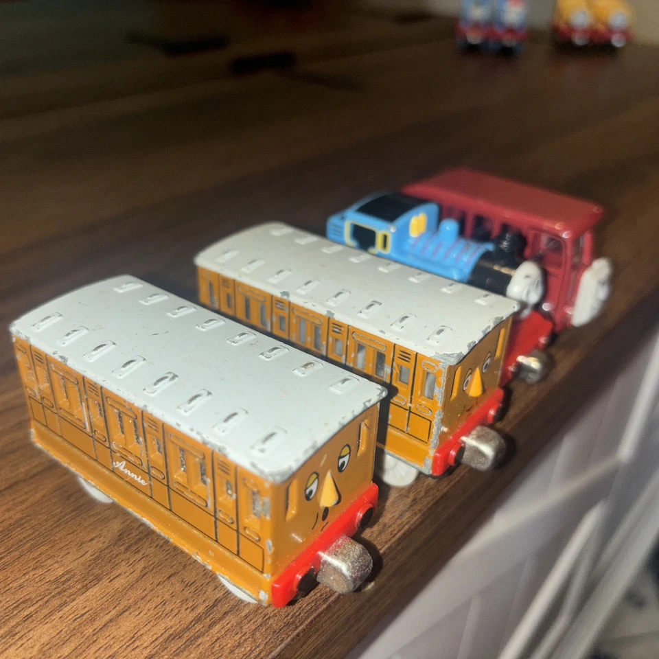 Thomas Annie & Clarabel Bertie | Thomas Train TAKE Along N Play Diecast Lote Foto 3 de 4