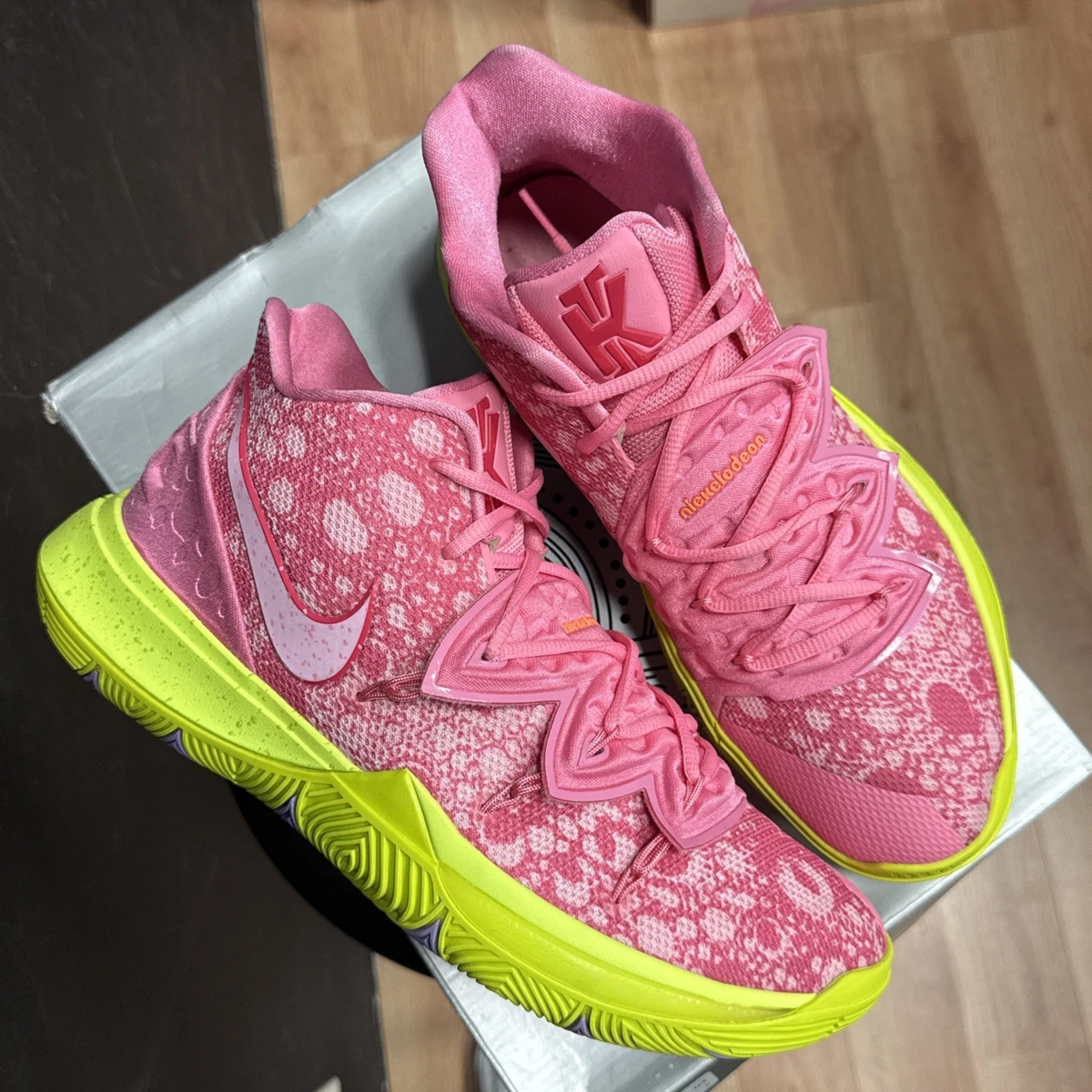【くまくま】カイリー5 パトリック Preços baixos em Nike SpongeBob SquarePants x Kyrie 5 Patrick | eBay