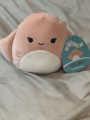 Squishmallows  Ludovica  the Pink Stingray 5  Plush Toy NWT Pink Peach Colorful