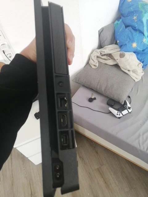 Sony PlayStation 4 Slim, Foto 4 von 5