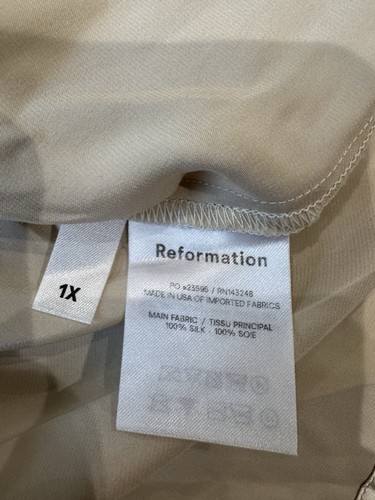 Top cielo Reformation 100% seta con bottoni colore avorio - Foto 9 di 11