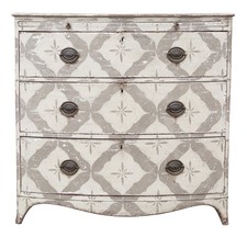 Antique quality Georgian 19th century mahogany bow front chest of drawers