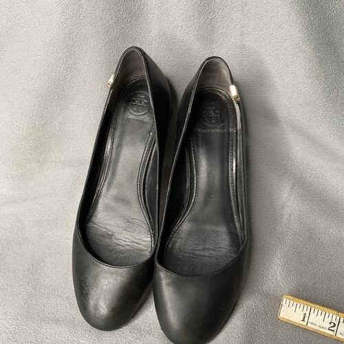 Tory Burch tacco a pompa in pelle lato oro logo blocco donna taglia 9M nero - Foto 7 di 11
