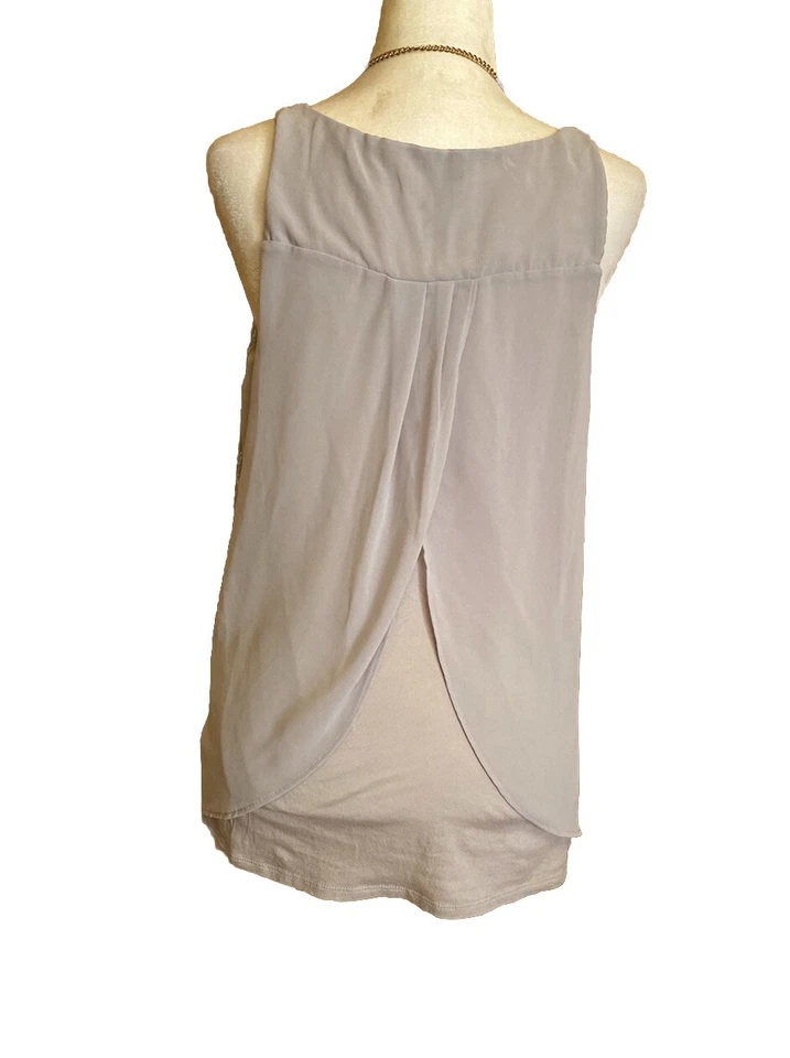 Camiseta sin mangas Express para mujer espalda cruzada lentejuelas gris fluido/plateado talla M Foto 2 de 4