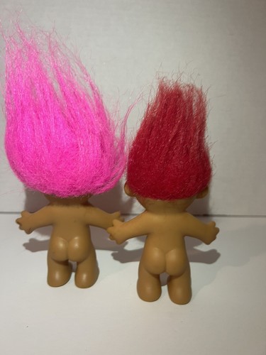 Muñecas Russ Berrie Troll vintage de 4,5"; cabello magenta rosa y rojo, ojos marrones - Imagen 2 de 8