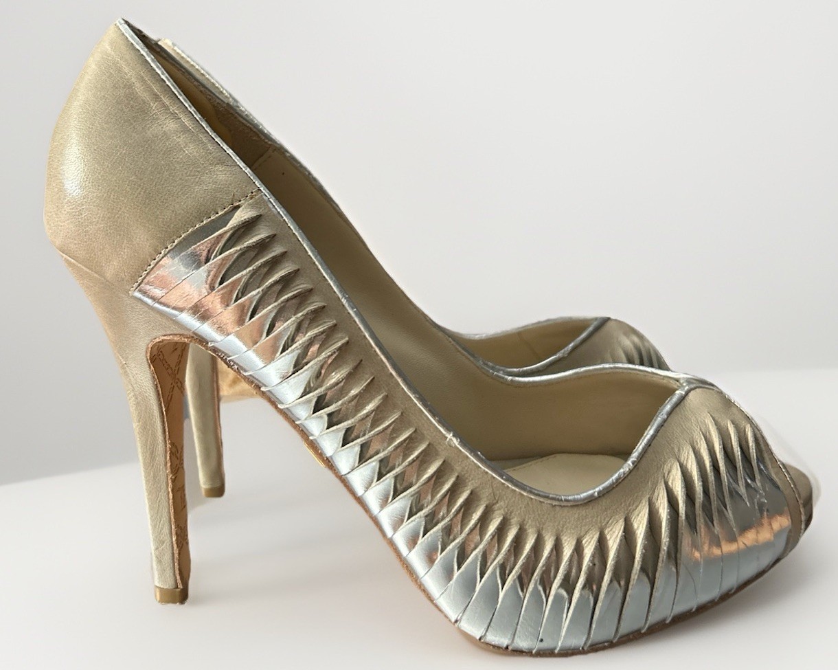 L.A.M.B. Gwen Stefani Metallic Gold Silver Ribbed Peep Toe Heels 8.5M Spain