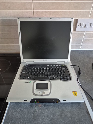 ACER Ferrari 3000 Laptop (SPARES OR REPAIRS) + FAST UK 🇬🇧 POST! - Picture 2 of 9