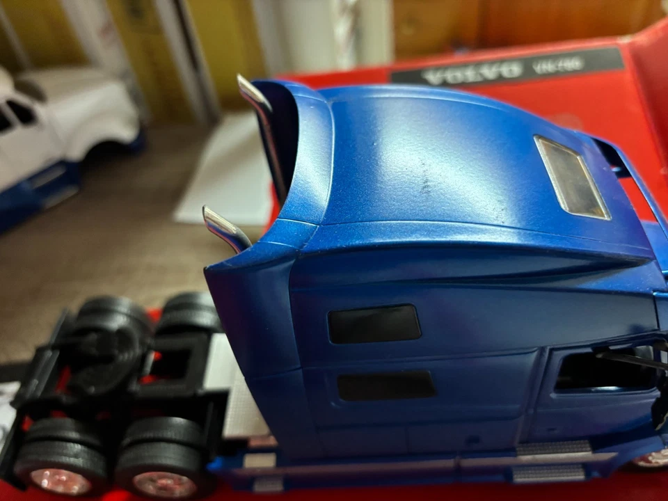 1/32 NUEVO RAY NUEVO VOLVO VN-780 AZUL SEMI TRACTOR, SIN EMBALAJE # B 641 Foto 4 de 4