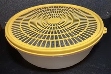 TUPPERWARE 3 Quart COLANDER/STRAINER BOWL # 1835 w/flow through SEAL # 1836