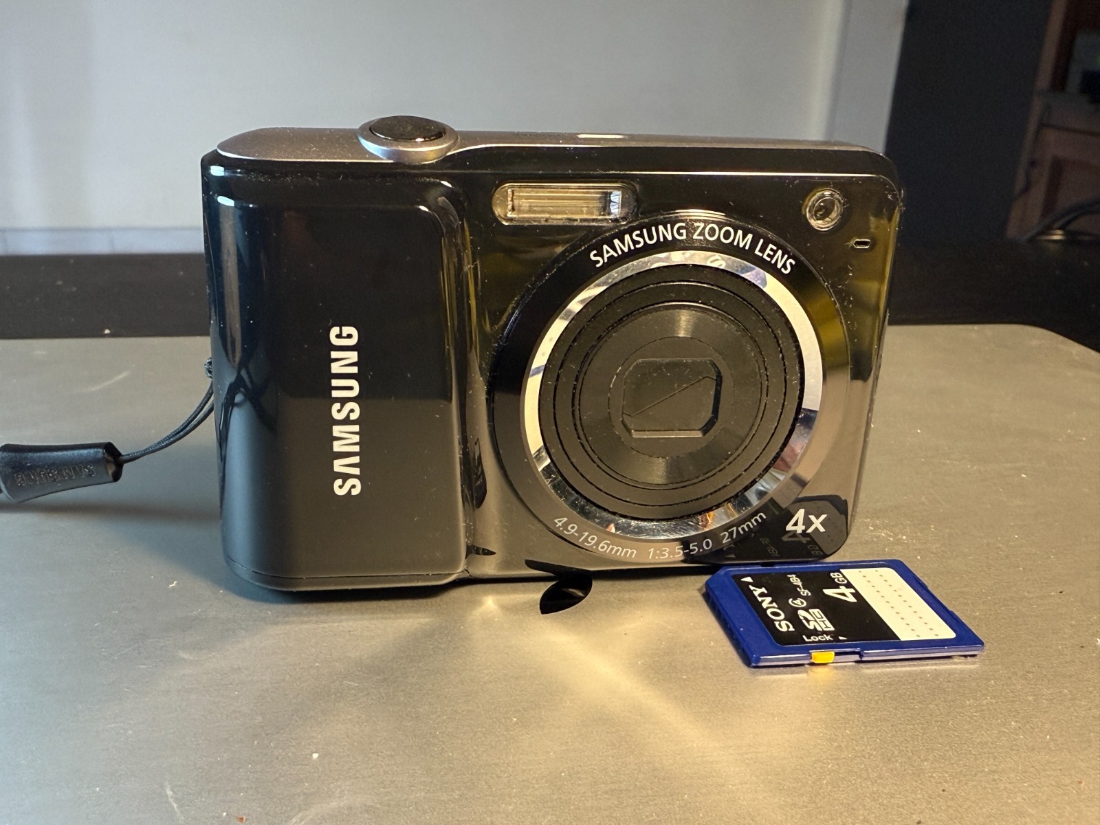 Samsung ES25 Digital Camera 12.2MP 4x Zoom Black Tested Working + SD 4GB