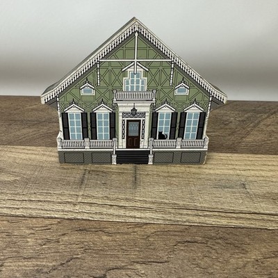 Cats Meow Village Victorian Home Series Garden District Chalet 1999 Shelf Sitter