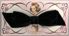 1950s "Glamour Bow" on Original Card, two Young Girls modeling the Bow - Black