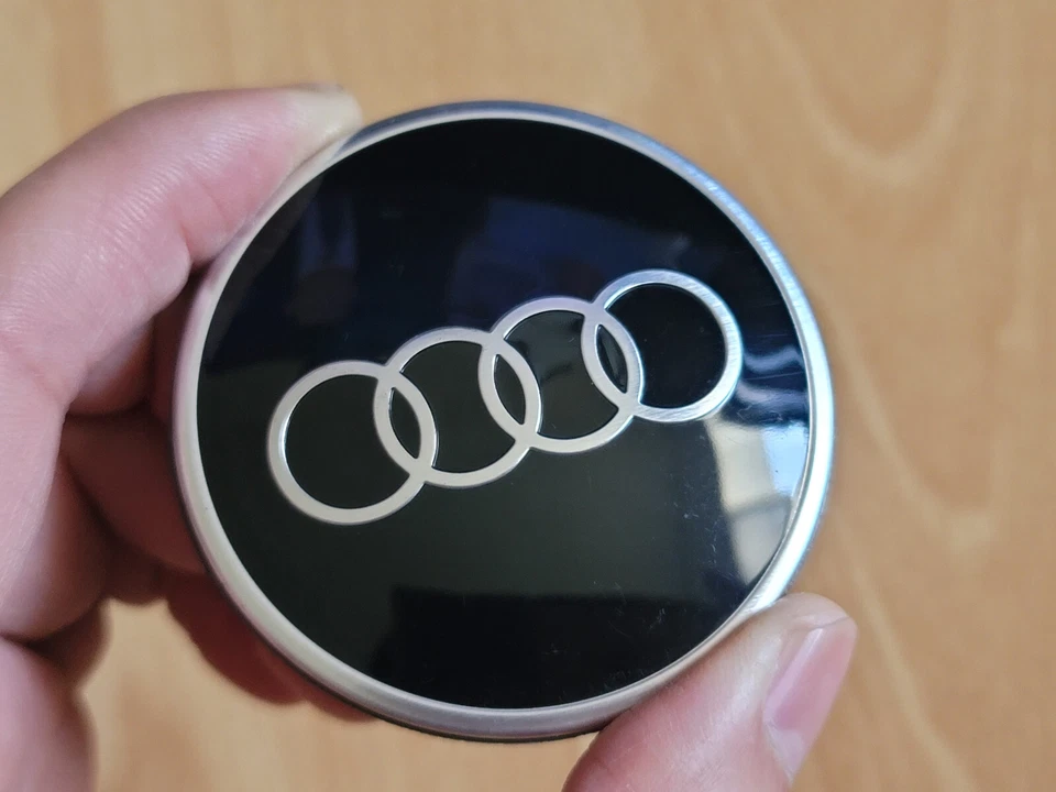 (1x) Genuine OEM 2021-2025 Audi center cap 61mm GLOSS BLACK P/N 81A601170 - Image 2 of 4
