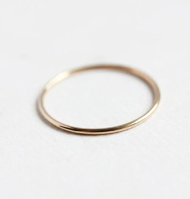 Dünner Ring 14 Karat Gold. Minimalistische, stapelbare GR: 5-10