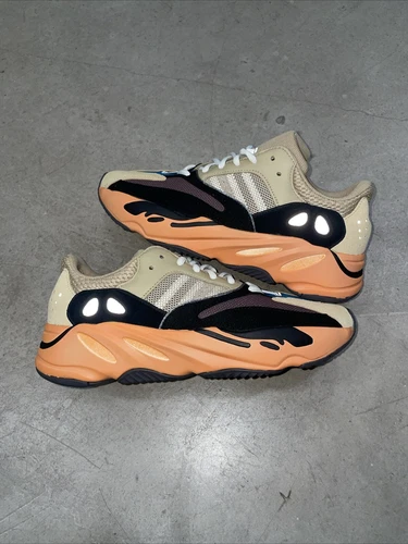 Adidas Yeezy Boost 700 - Enflame Amber - UK9 EU 43,5 - Brandneu