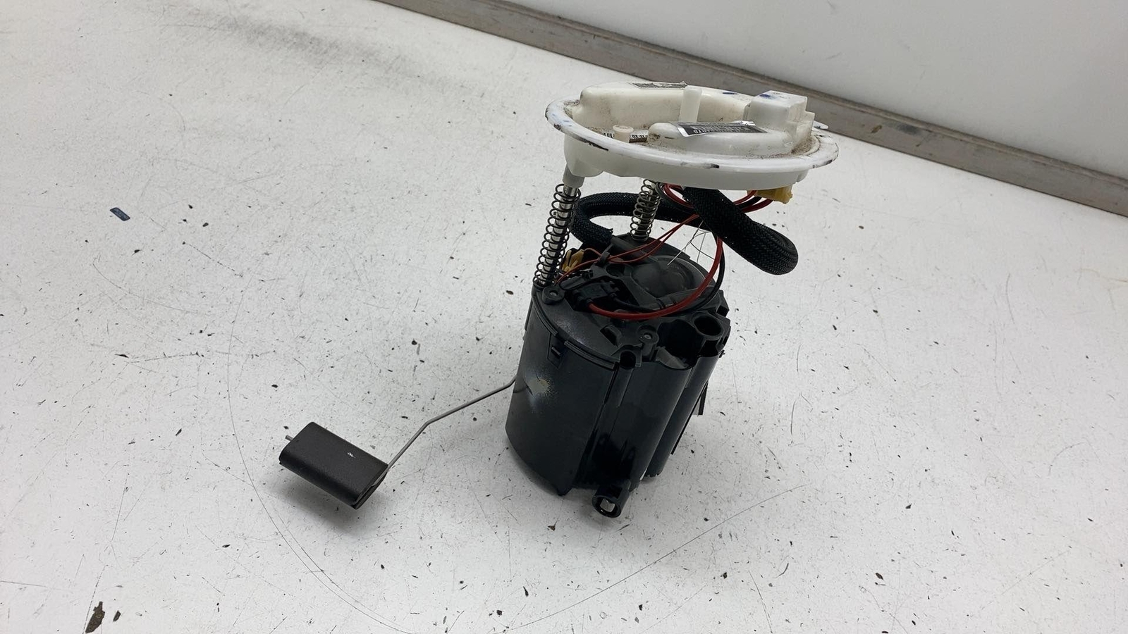 2017-2020 Maserati Levante Engine Motor Gas Fuel Pump w/ Level Sensor Assembly