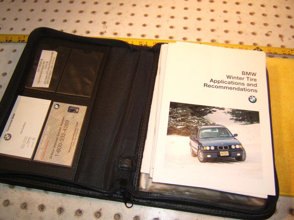 BMW 1997 E39 540i dueño 1 juego de 8 manuales/papeles y estuche BMW 1 NEGRO Foto 3 de 4