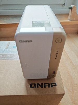QNAP TS-262-4G 4 GB RAM NAS Tower - Weiss/Gold - & AI Coral M.2 Accelerator