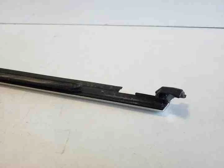 Peugeot 508 Door Window Strip Rear Right 1.6 Diesel 82kw 2014 26236937 - Image 3 of 4