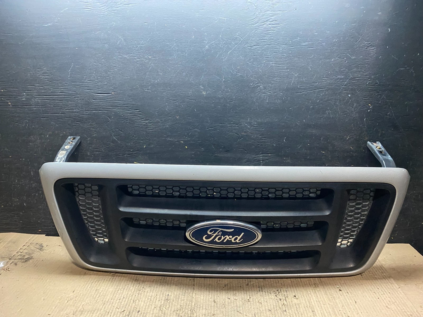 2004 to 2008 Ford F150 F-150 Front Upper Grill Grille OEM U0353 DG